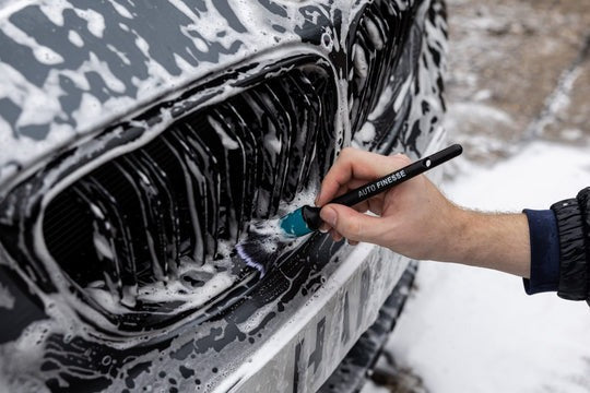 WASH BRUSHES & MITTS